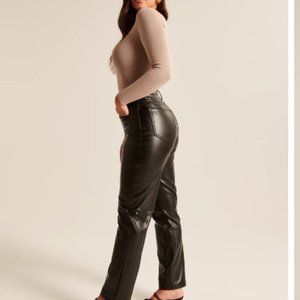 ABERCROMBIE Curve Love Vegan Leather 90s Straight Pant